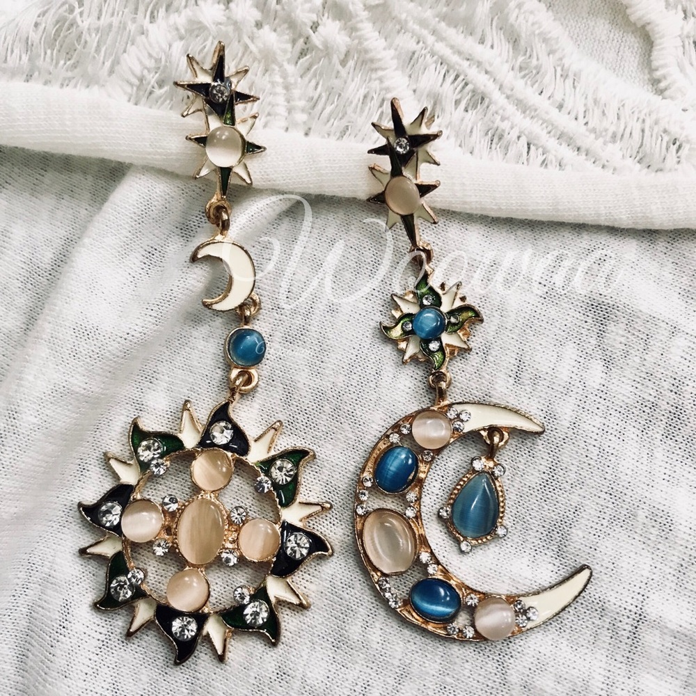 Brand new moon sun earring